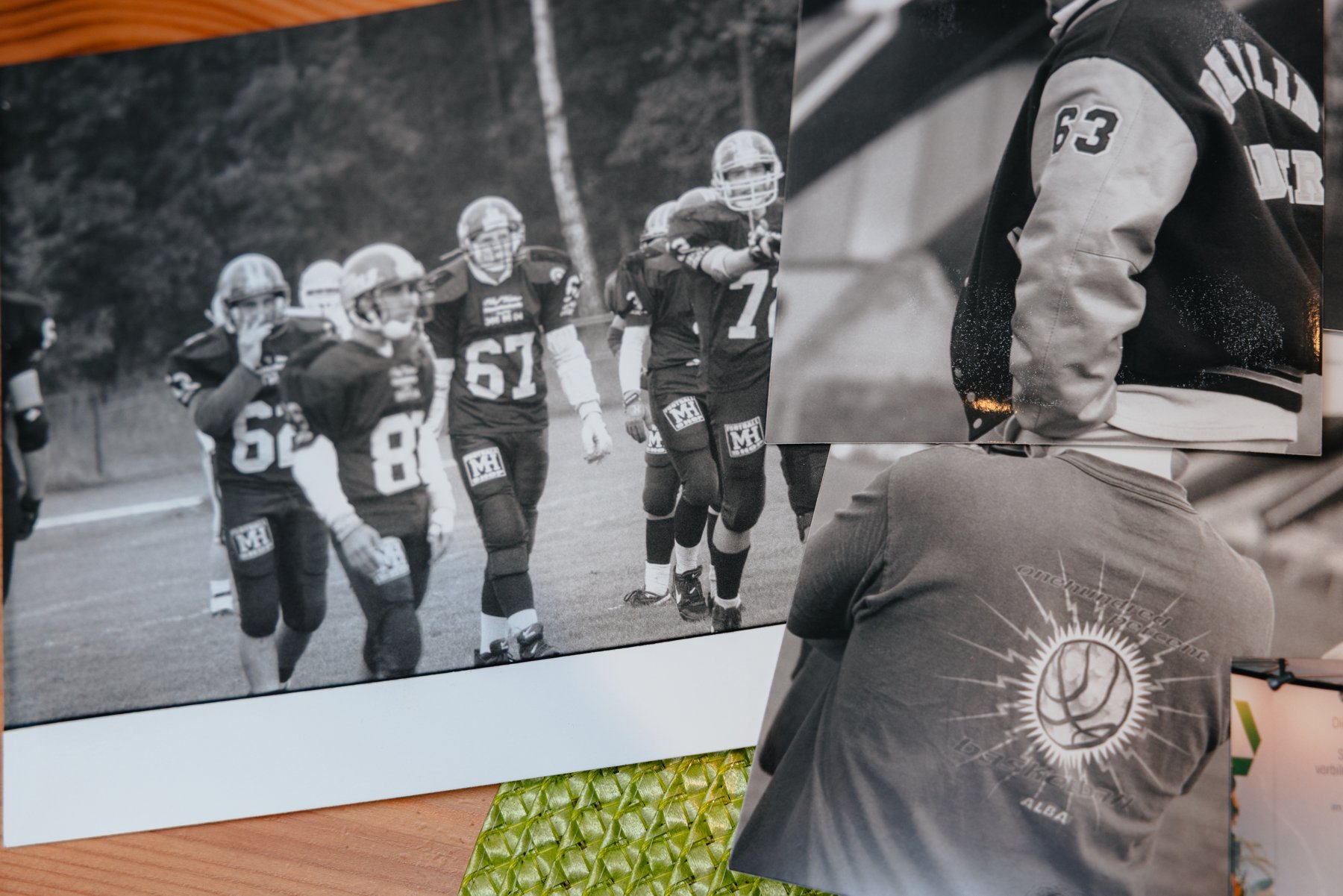 Alte Football-Fotos und Erinnerungsstücke aus Jahrzehnten Ehrenamt