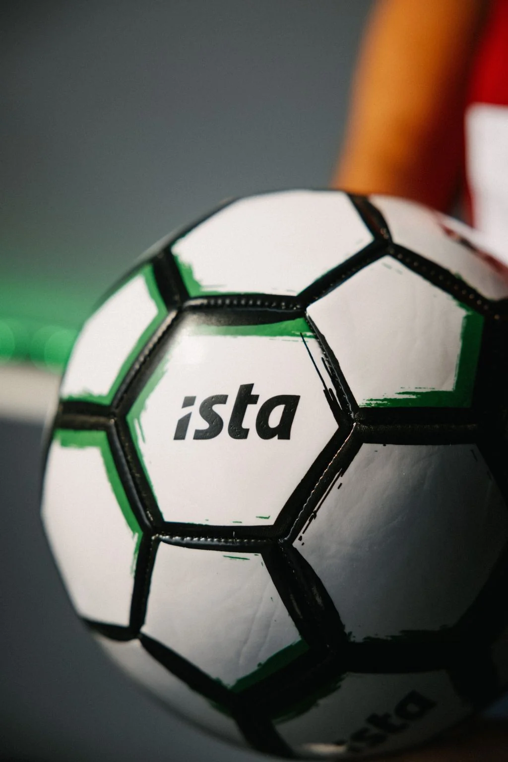 Ball mit ista-Logo in Nahaufnahme