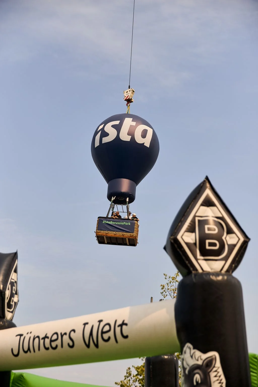 ista-Heißluftballon über dem Borussia-Park